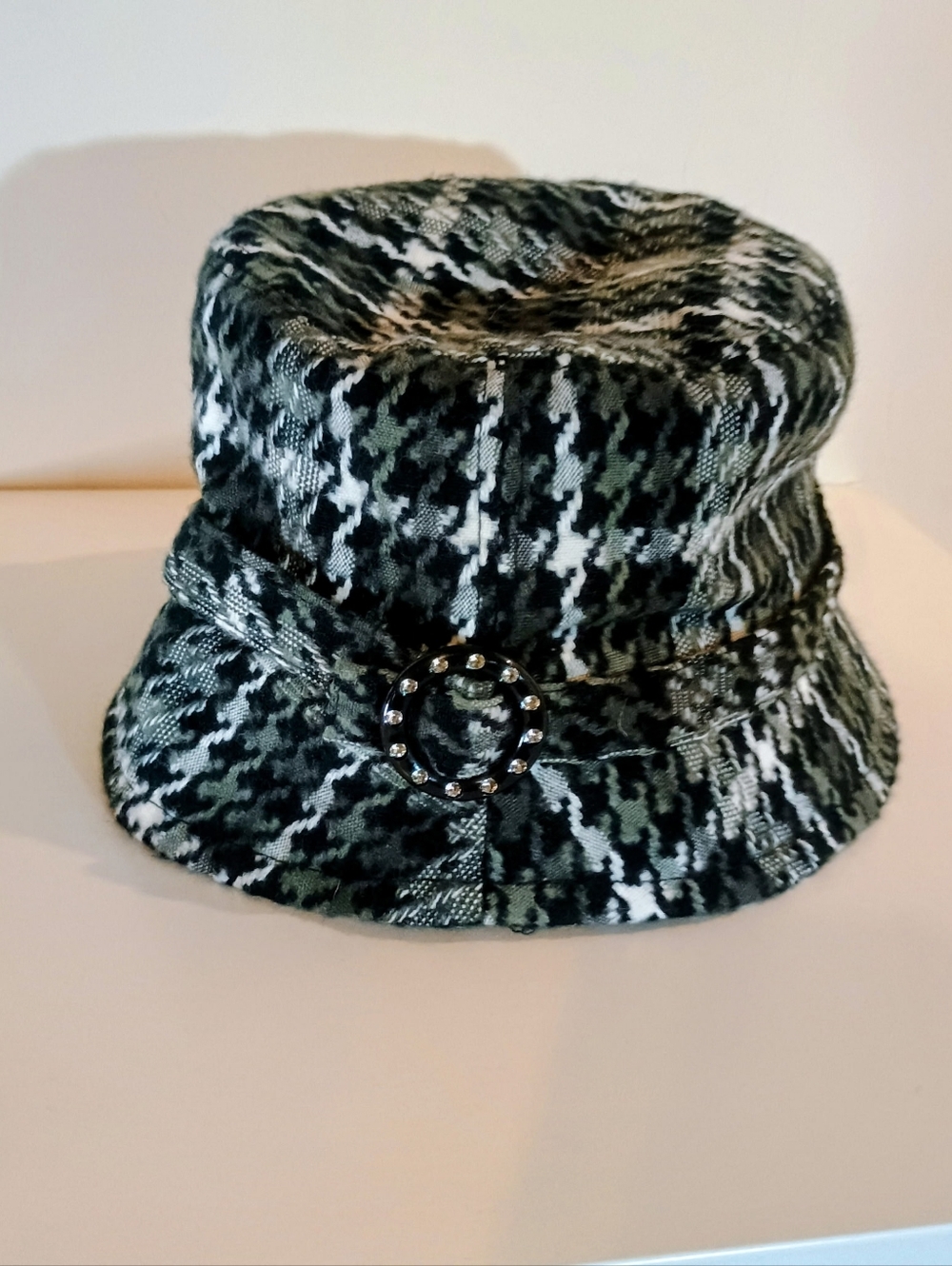 D&Y Women's Black and White Houndstooth Bucket Hat with Decorative Buckle - Picture 1 of 3